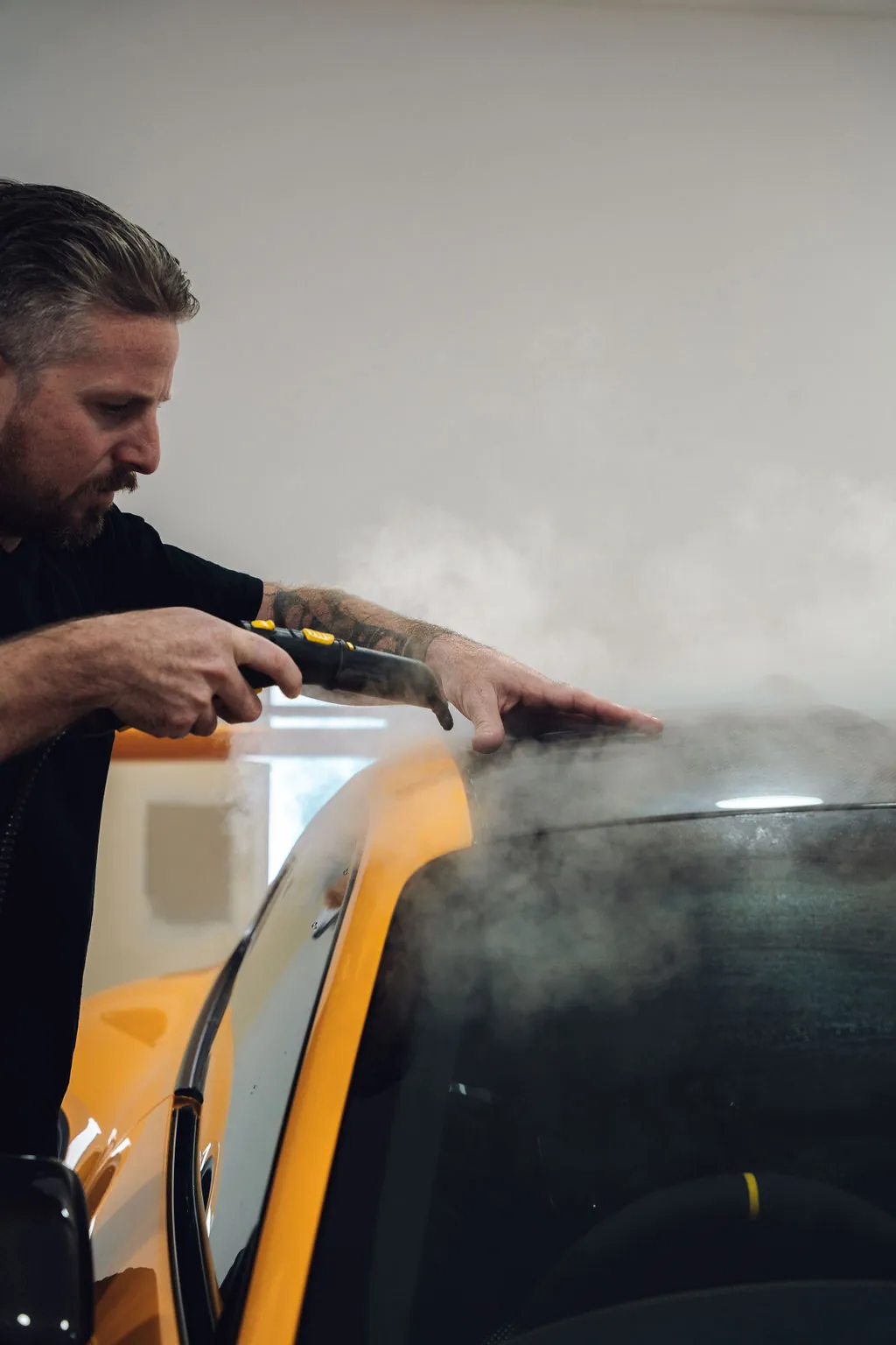 Installer heat-setting film on a GT3 RS